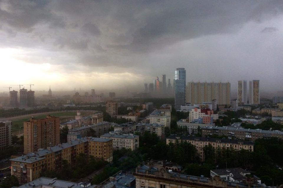 В результате урагана в Москве и Подмосковье погибли люди