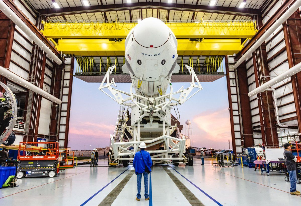 Илон Маск анонсировал первый полет Crew Dragon к МКС в феврале