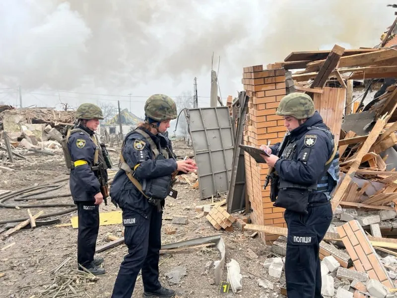 Обстрел в Днепре спровоцировал пожар: из-под завалов достали женщину