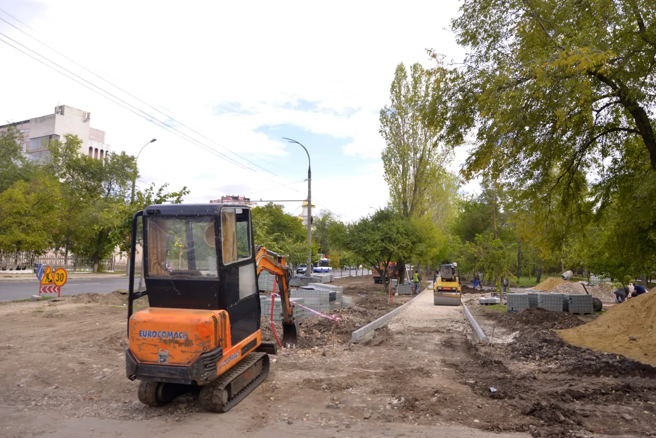 Продолжается благоустройство и реабилитация сквера на Ботанике