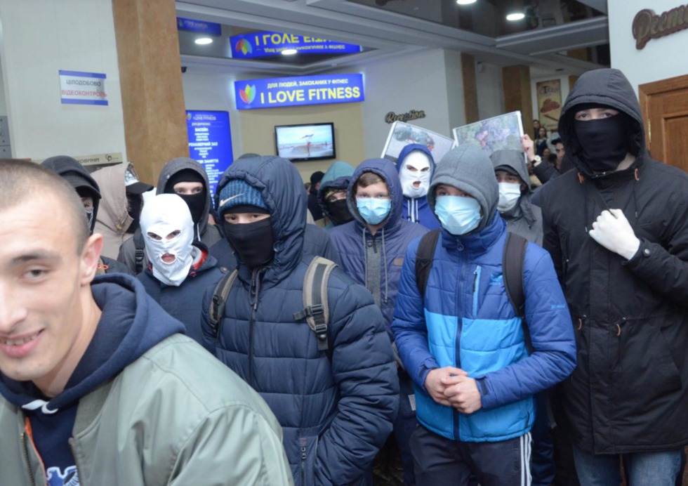 На Украине сорвали концерт Потапа и Насти Каменских, залив клуб "кровью"