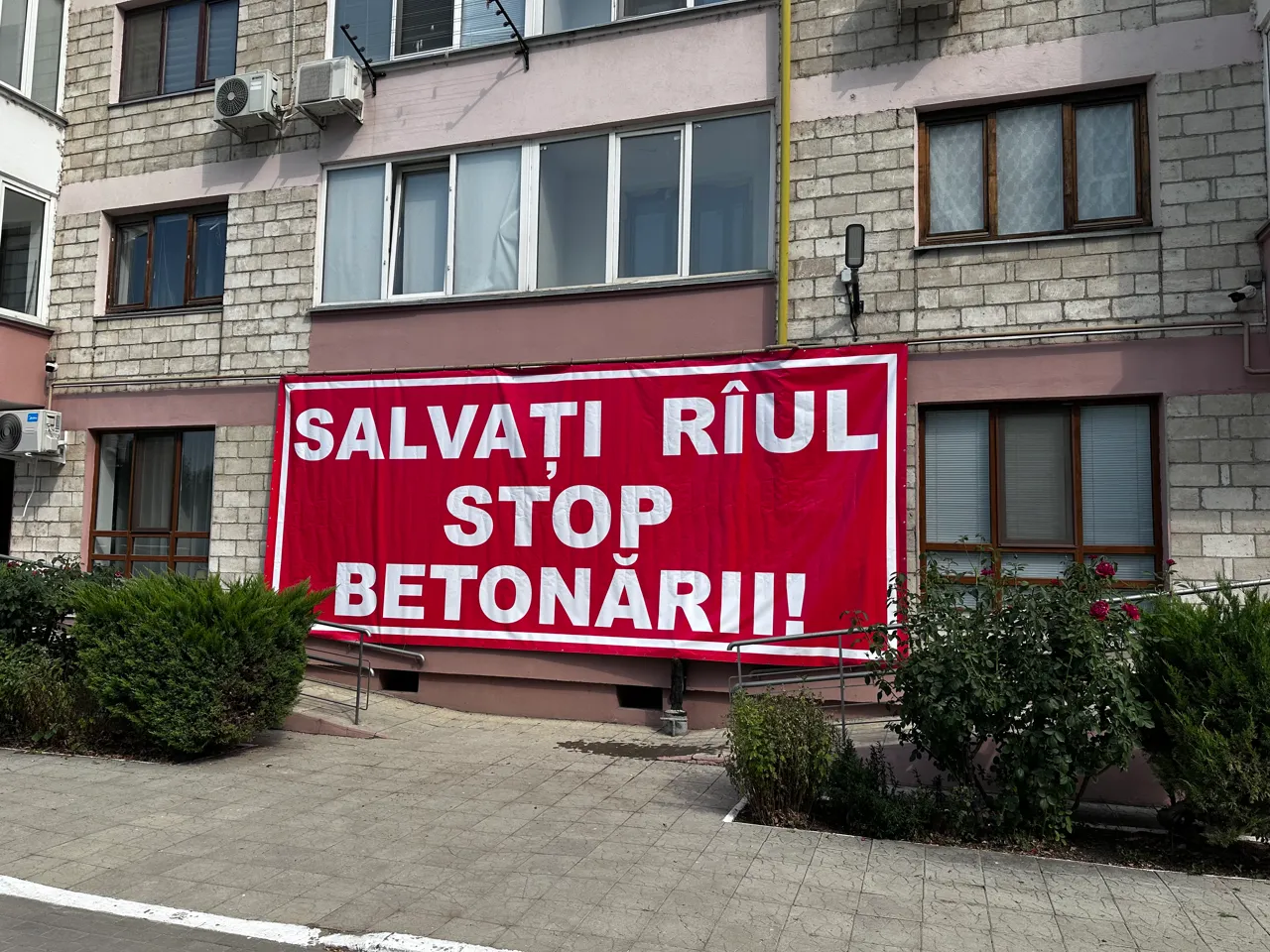 В Кишинёве прошёл пикет против застройки в районе реки Цыганка