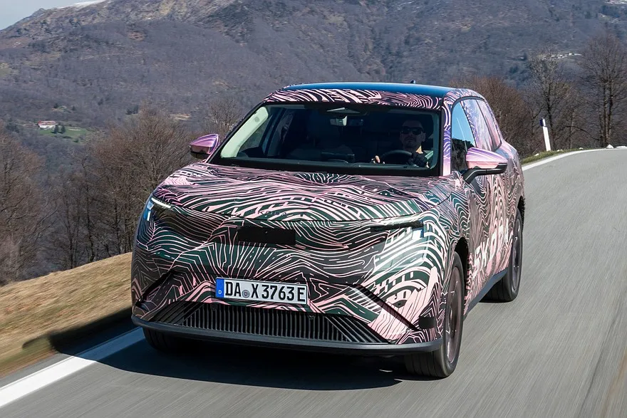 Skoda готовит премьеру электрического кроссовера Peaq с задним и полным приводом