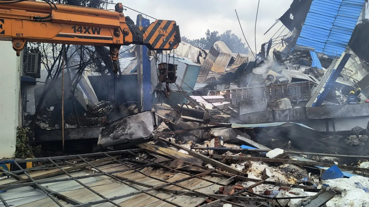 Catastrofă în India: O explozie a distrus complet o fabrică. Zeci de persoane au murit