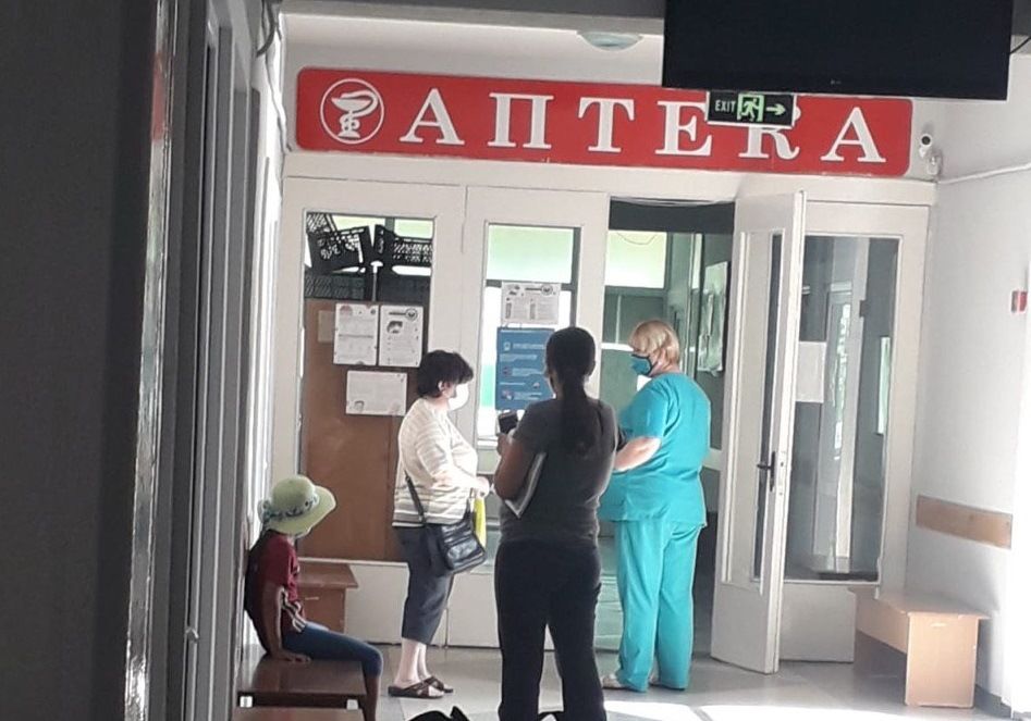 Большие очереди в больнице Комрата: из 20 врачей работают только четверо