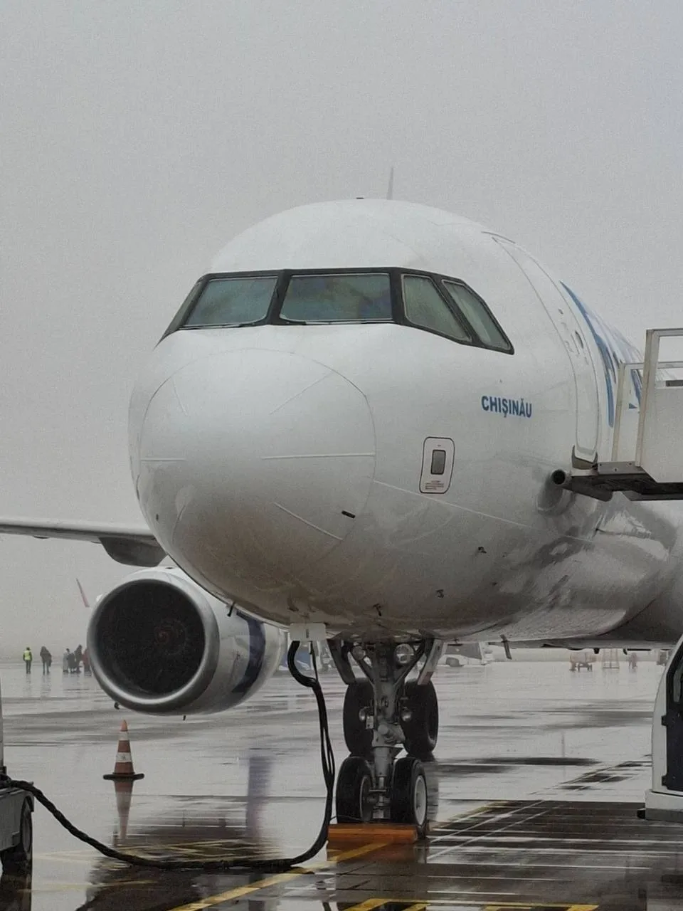 Pe Aeroportul Chișinău, testat sistemul pentru aterizarea sigură a avioanelor în condiții de ceață