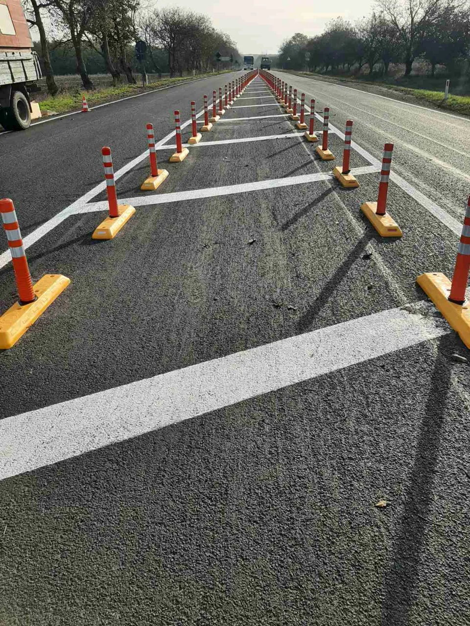 Trei sensuri giratorii vor fi construite în intersecțiile strategice de pe drumurile naționale