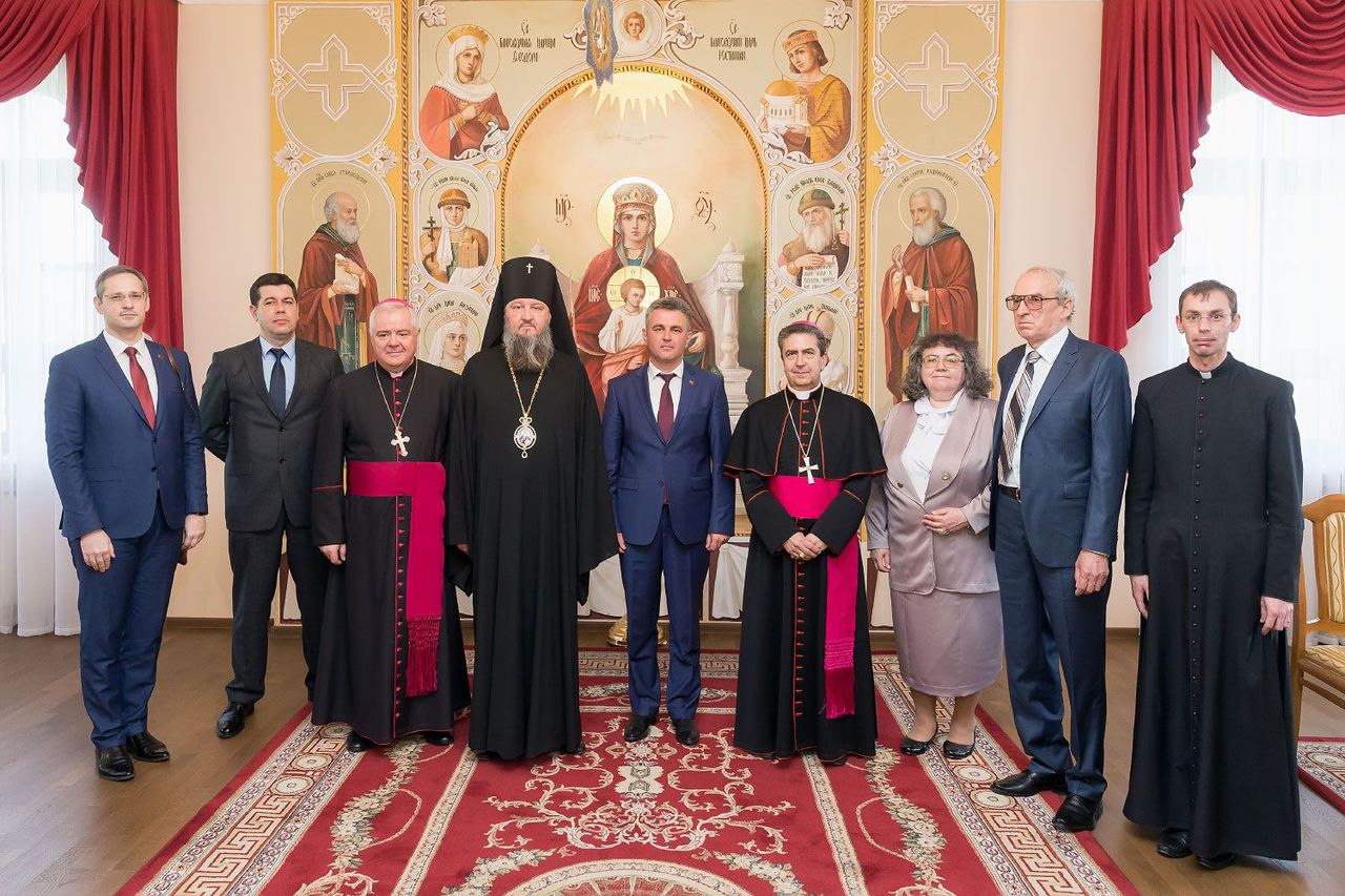 Красносельский встретился с представителем Папы Римского