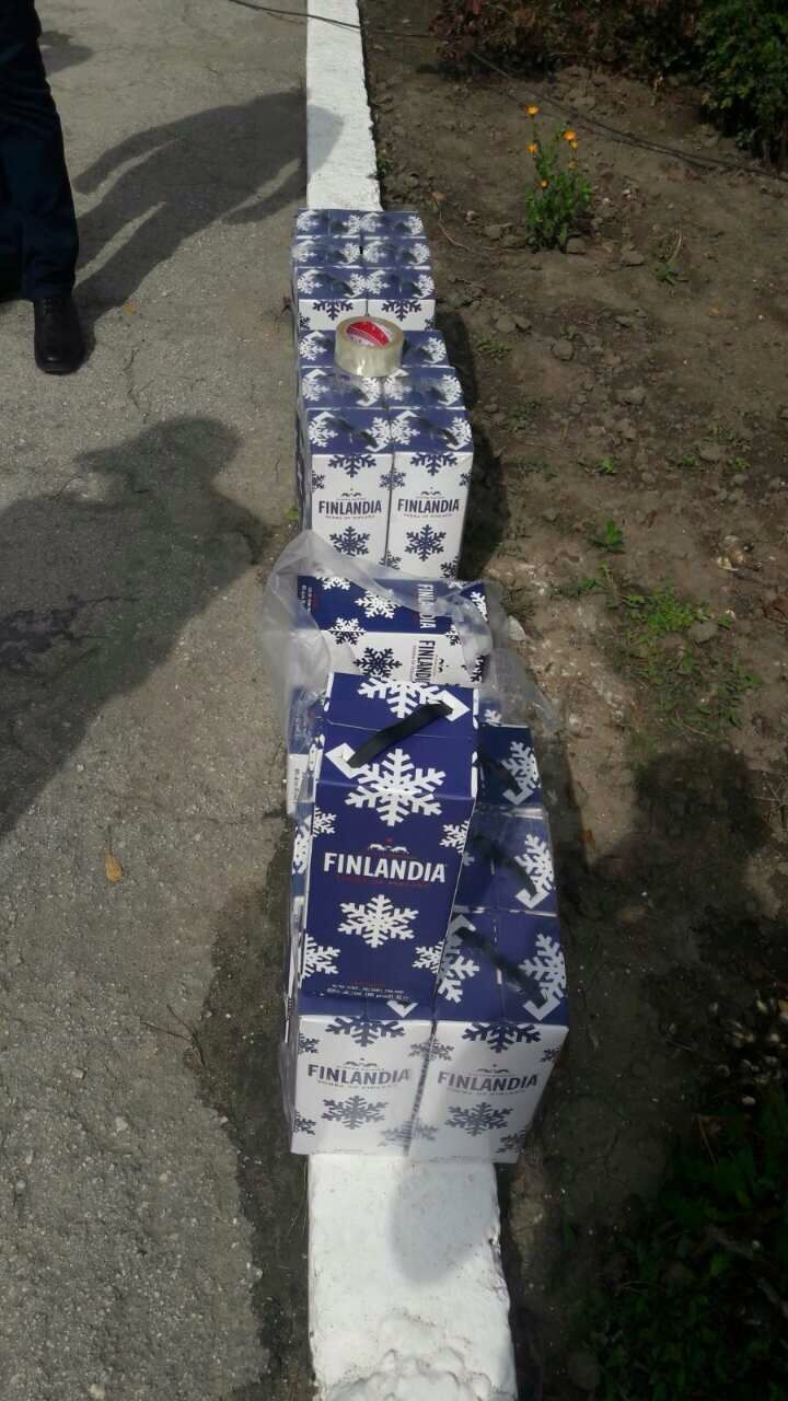 Deconspirarea unui grup criminal specializat în contrabandă cu produse de tutungerie și în contrafacerea băuturilor