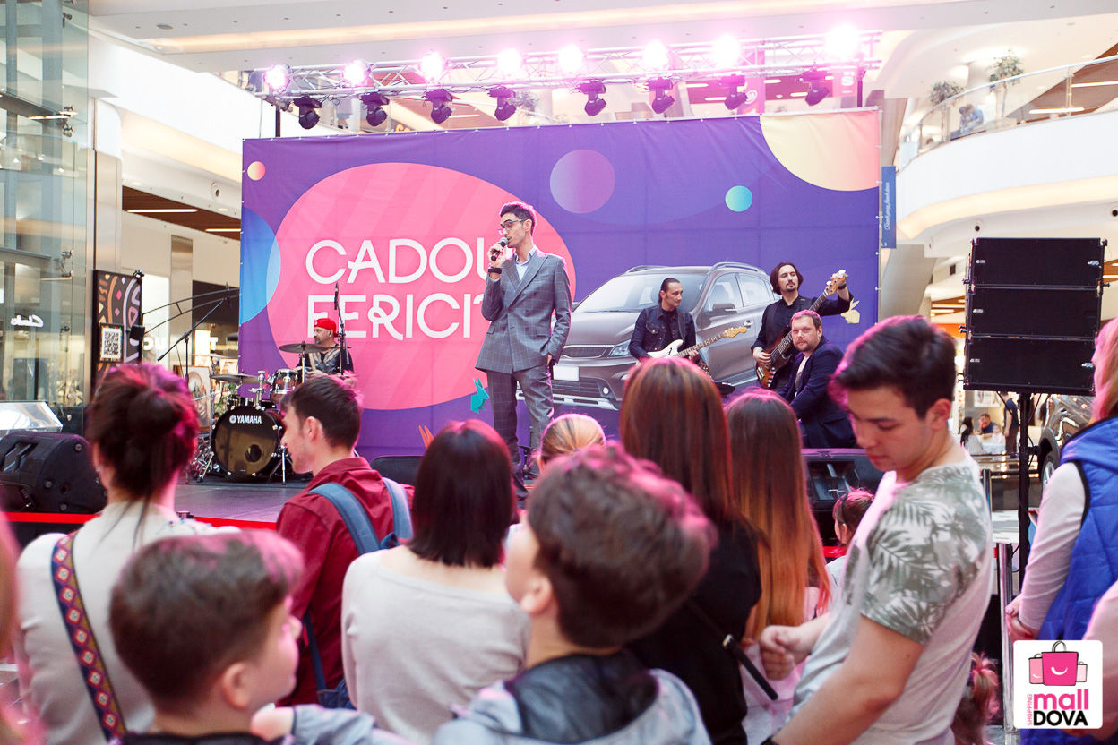 В Shopping MallDova пасхальный зайчик раздал счастливые подарки ®