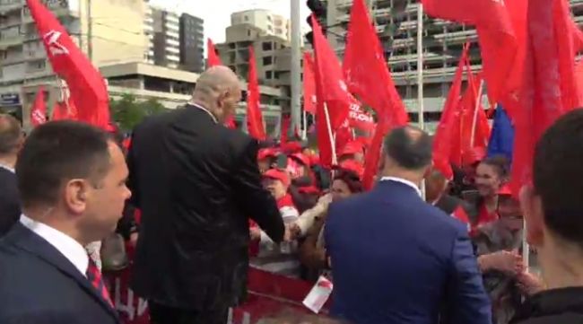 Dodon si boxerul Valuev, baie de mulțime la marșul socialiștilor de 1 mai
