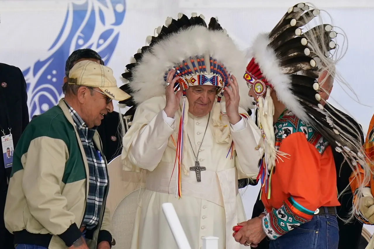 Vaticanul le-a returnat indienilor canadieni 62 de artefacte după 100 de ani