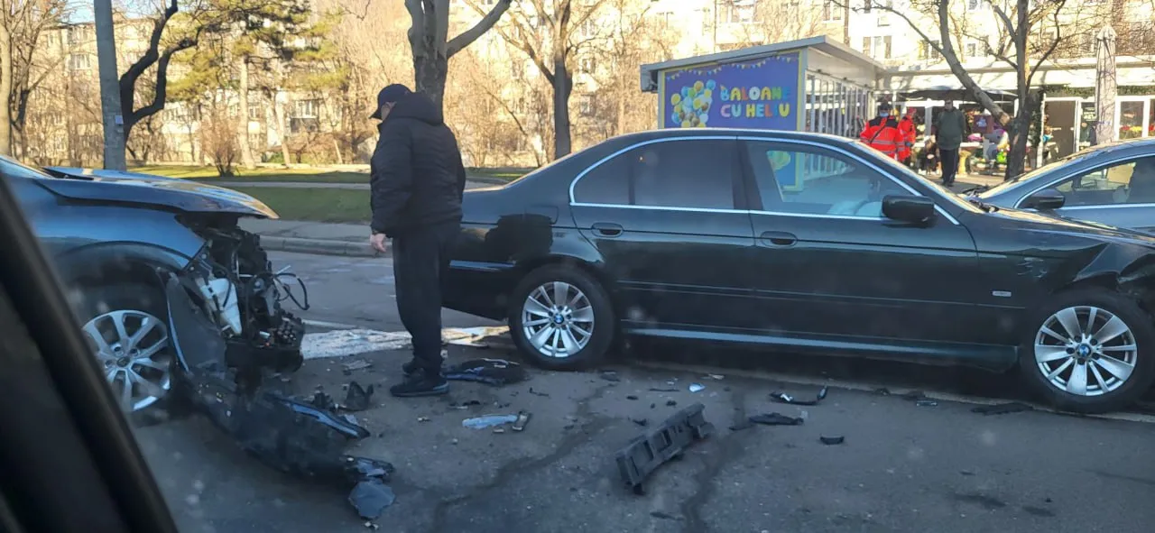 Accident rutier în Capitală: Două automobile s-au tamponat