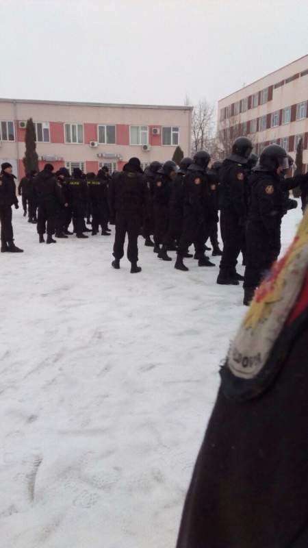 Региональных полицейских готовят в Кишиневе для разгона массовых протестов