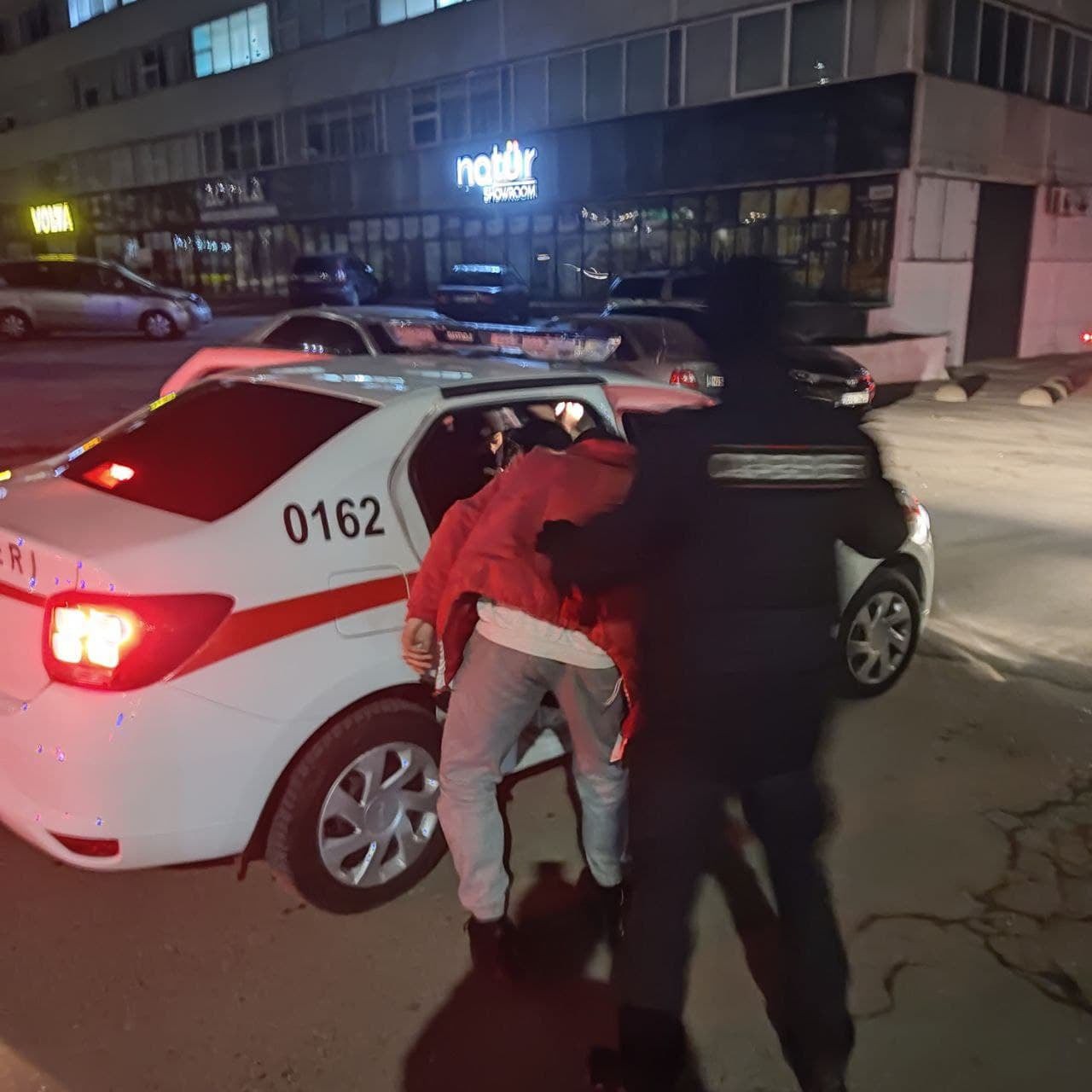 В Кишиневе задержали молодого человека: у него было оружие и наркотики