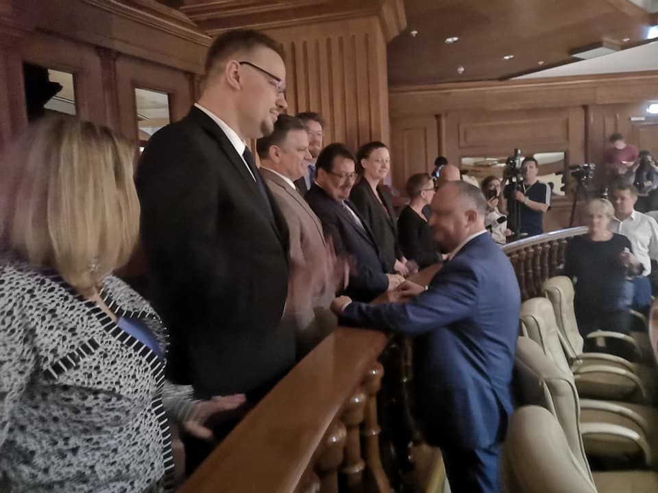 Президент пришел на заседание парламента