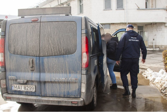 Румыния экстрадировала в Молдову женщину, причастную к торговле людьми