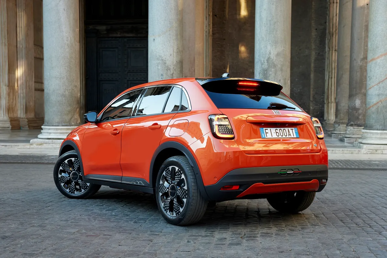 Первый электрокроссовер Fiat поступил в производство
