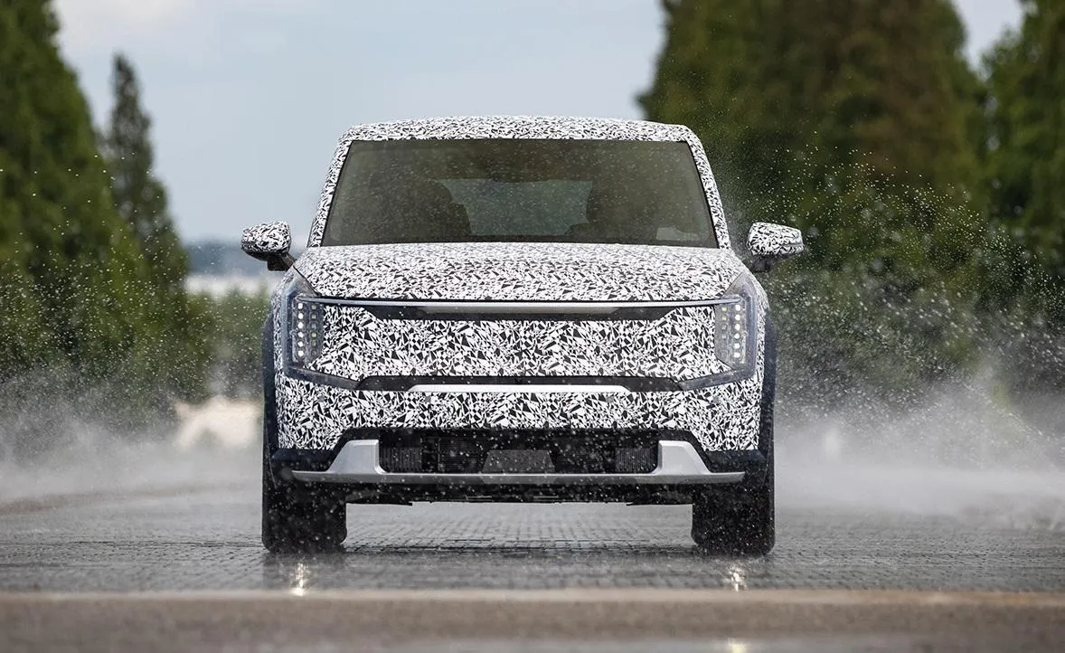 Kia впервые показала новый вcедорожник EV9