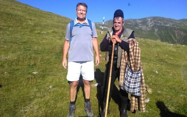 Iohannis, așa cum nu l-ai mai văzut. Alături de cine a pozat