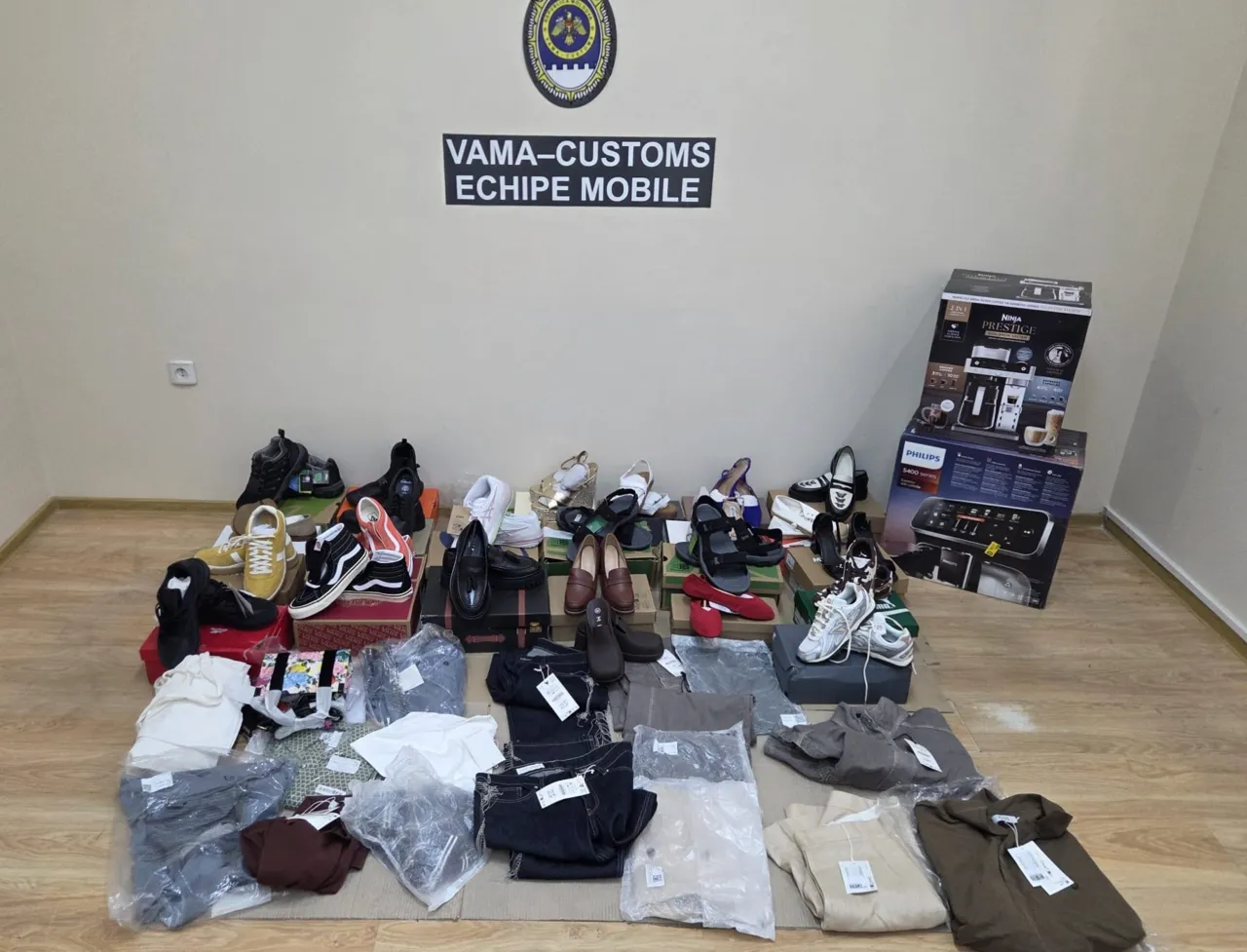 Таможенники изъяли незадекларированную технику, одежду и кофемашины