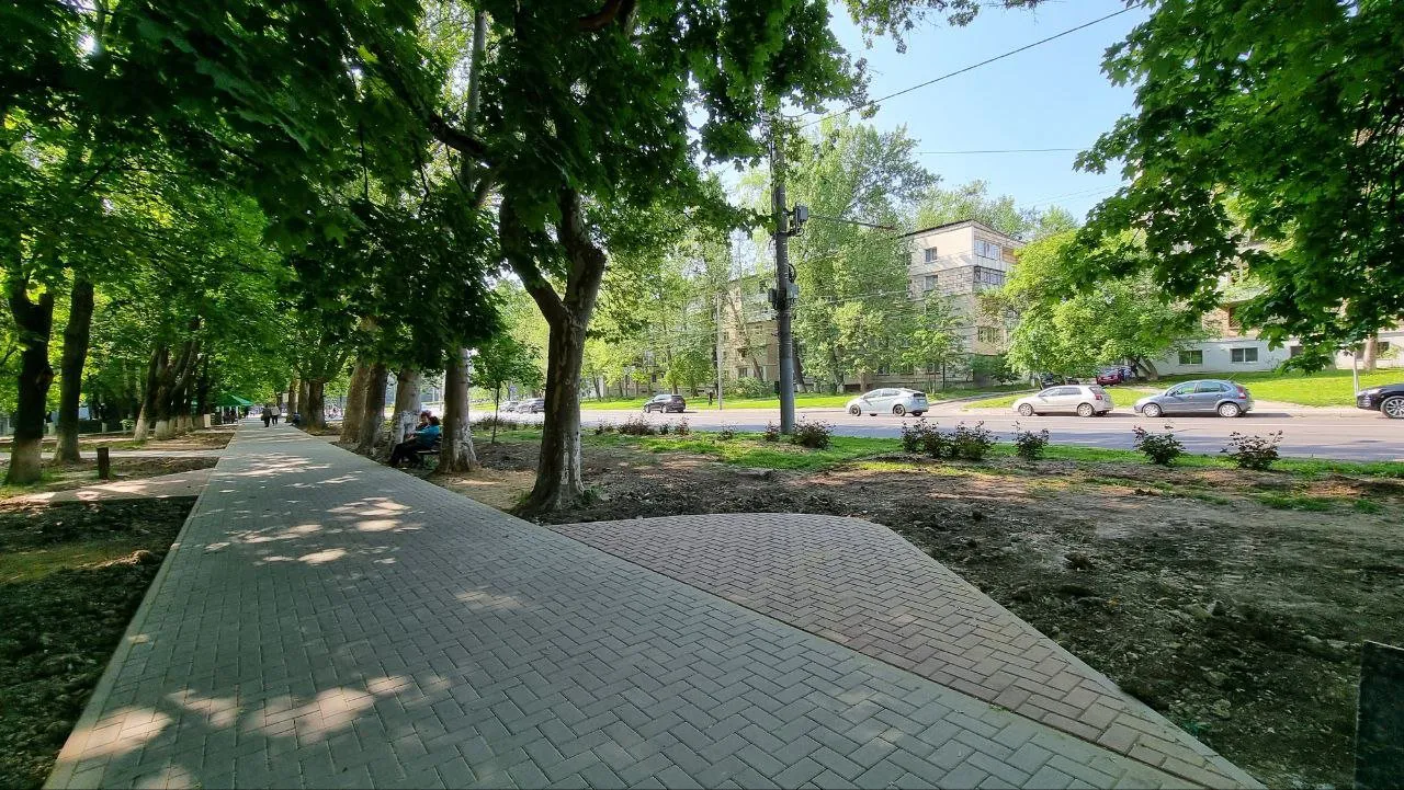 На Буюканах завершаются работы по обустройству 3-х дворов многоквартирных домов