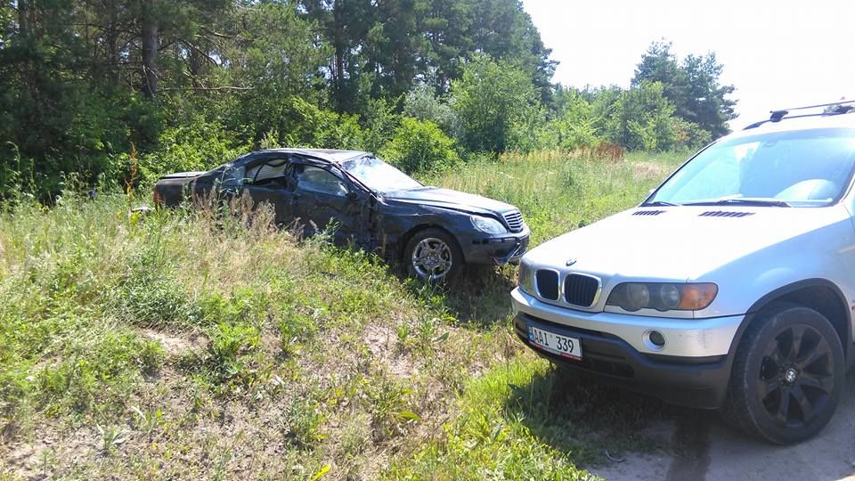 На Балканском шоссе Mercedes столкнулся с грузовиком