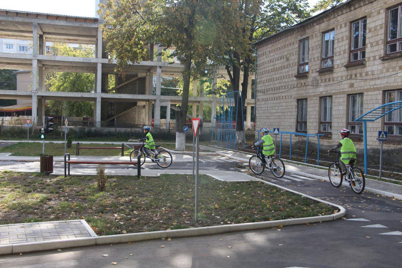 Copilul tău are o bicicletă? Sfaturi importante pentru el