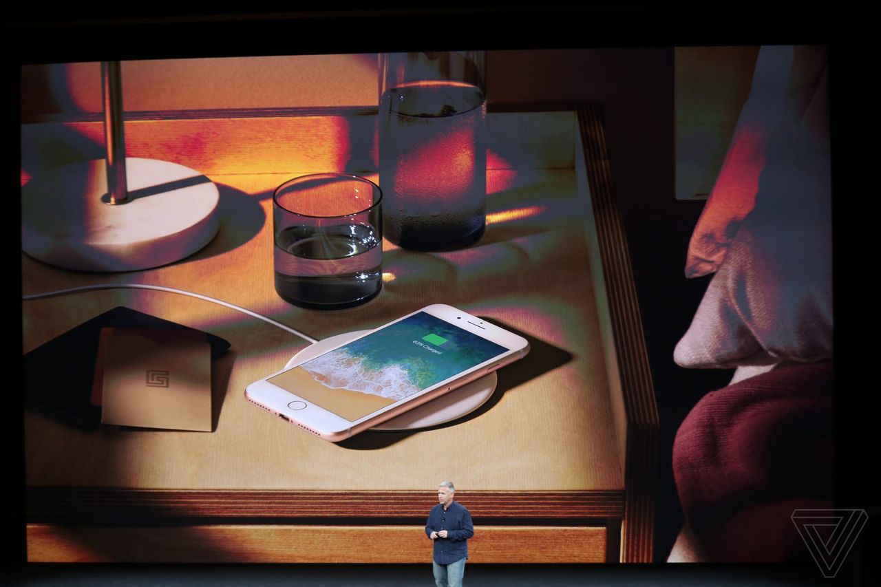 Apple представила iPhone X