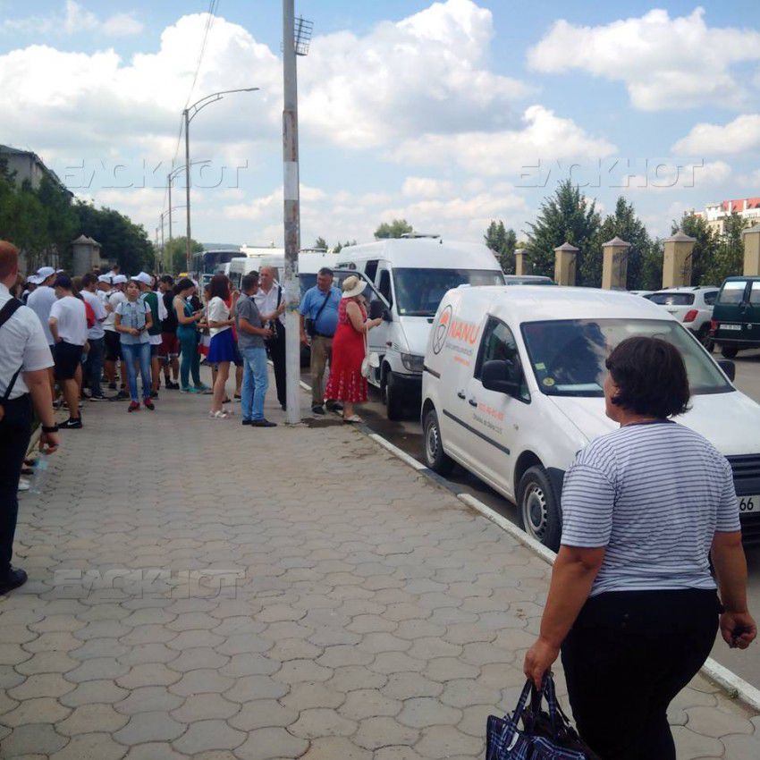 В Кишинев свозят жителей Оргеева на протест в поддержку Шора