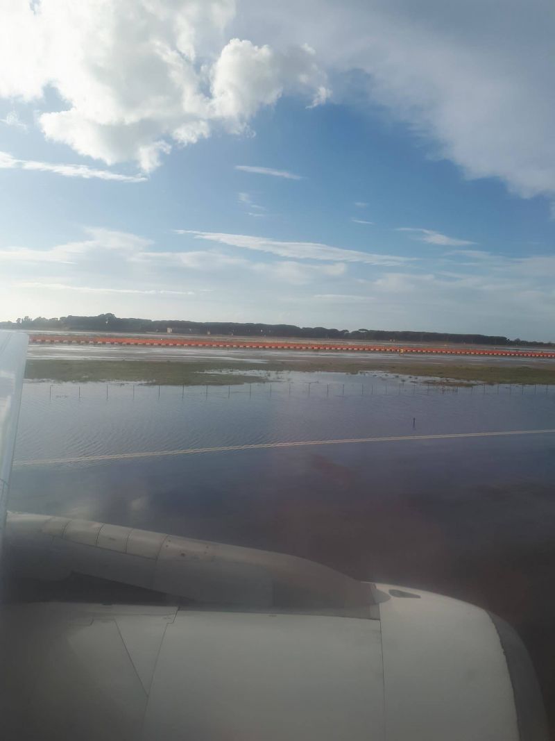 Непогода заставила понервничать пассажиров самолета Air Moldova