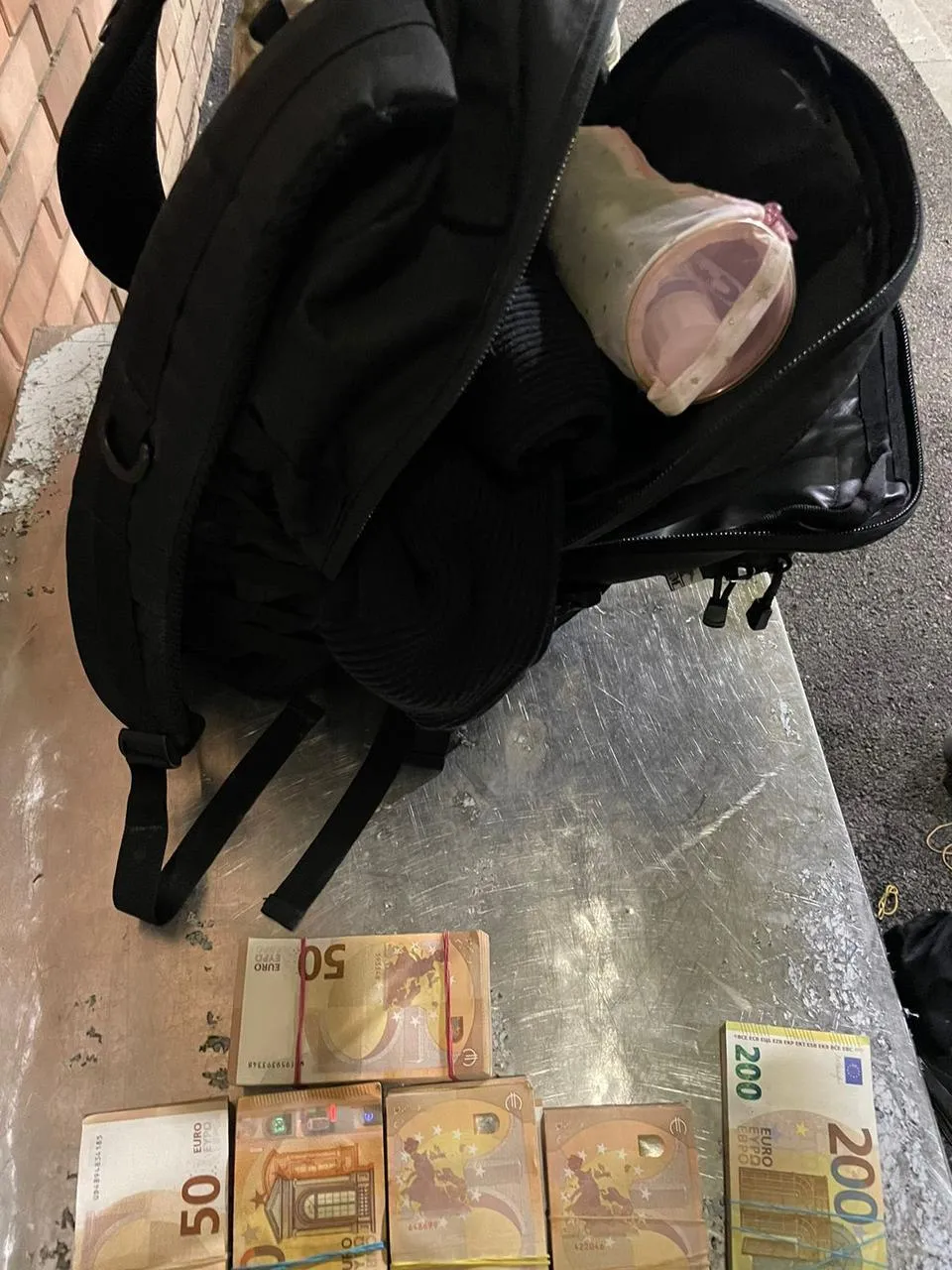 В Украину не впустили граждан Молдовы с георгиевской лентой