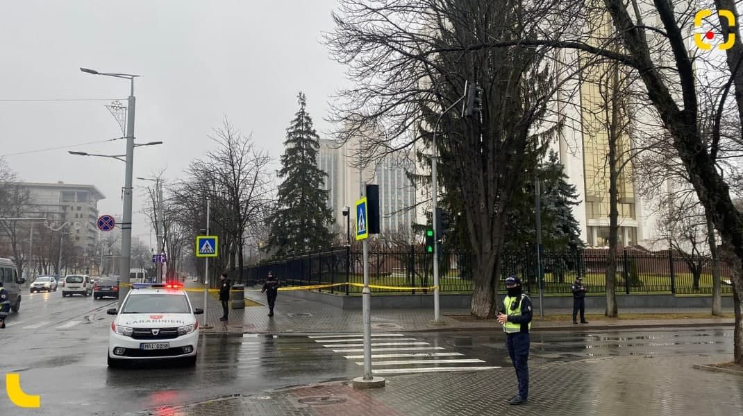 Сообщение о взрывном устройстве в здании президентуры оказалось ложным