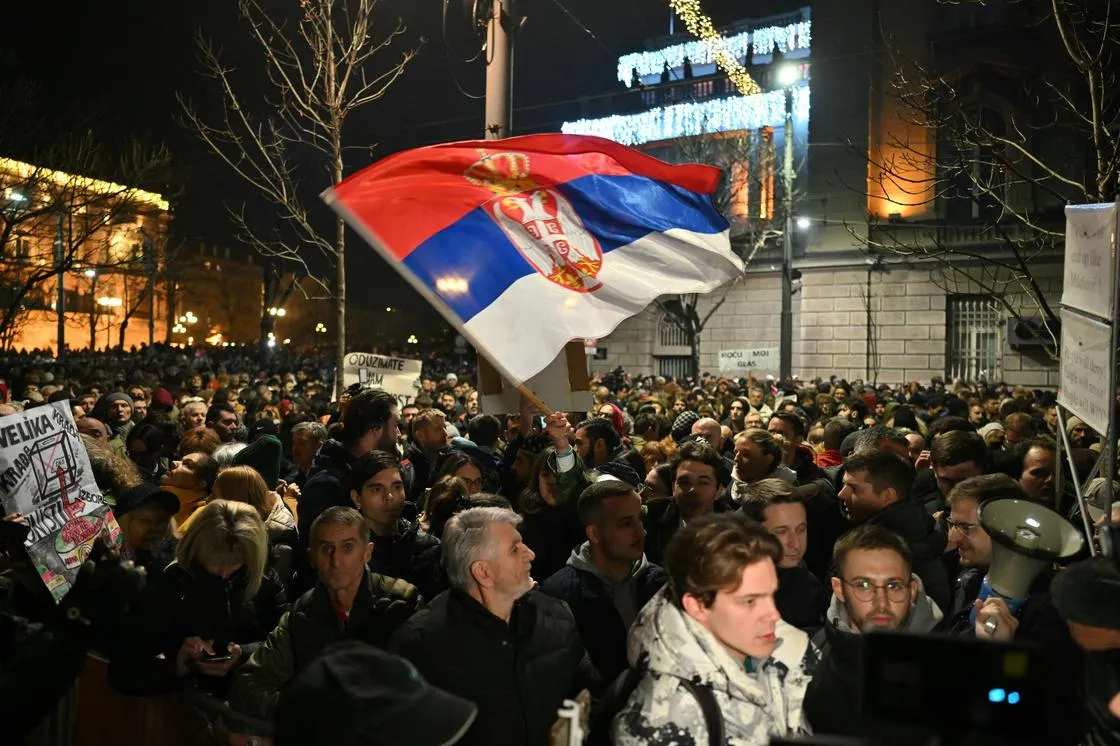 В Белграде тысячи людей протестовали против фальсификации выборов