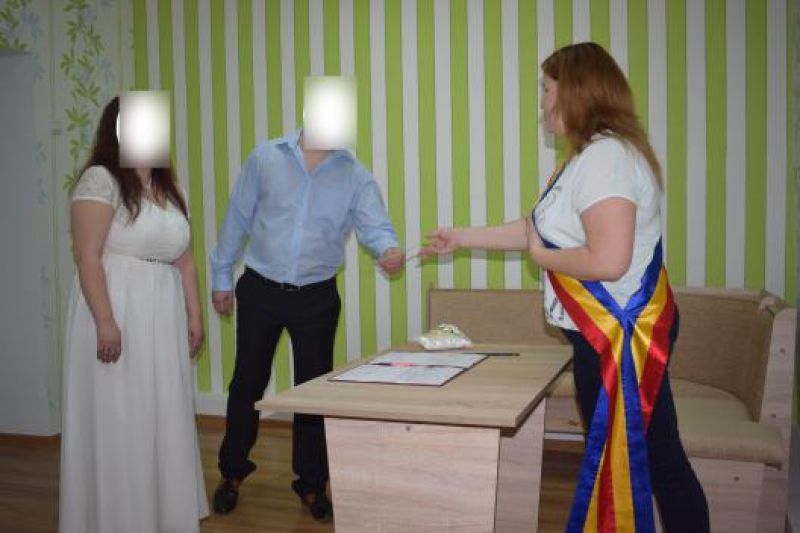 Заключенный, приговоренный к 25 годам лишения свободы, женился в тюрьме