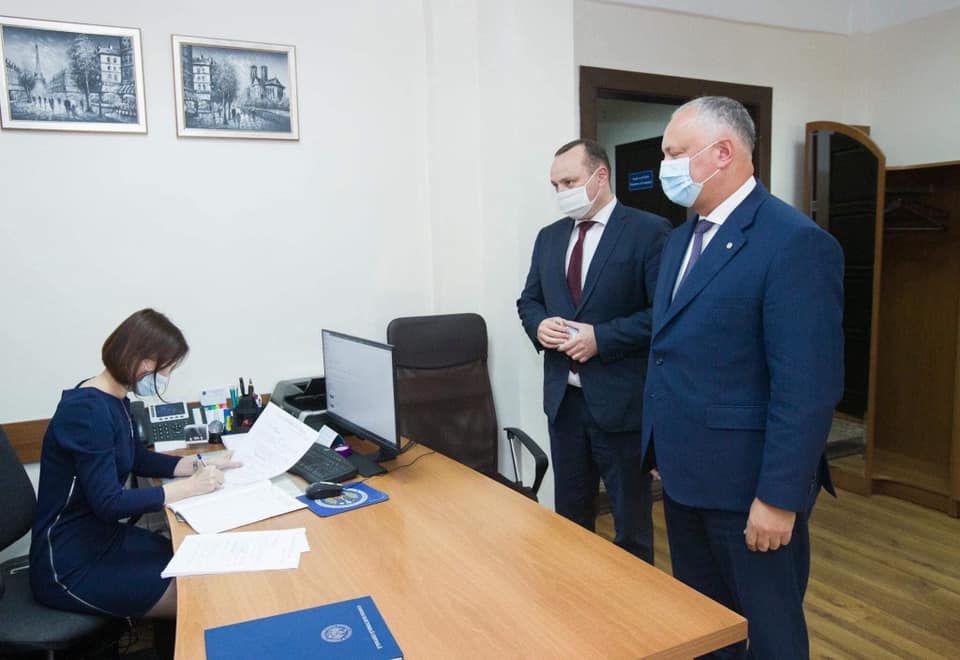 Игорь Додон представил подписные листы в свою поддержку в ЦИК