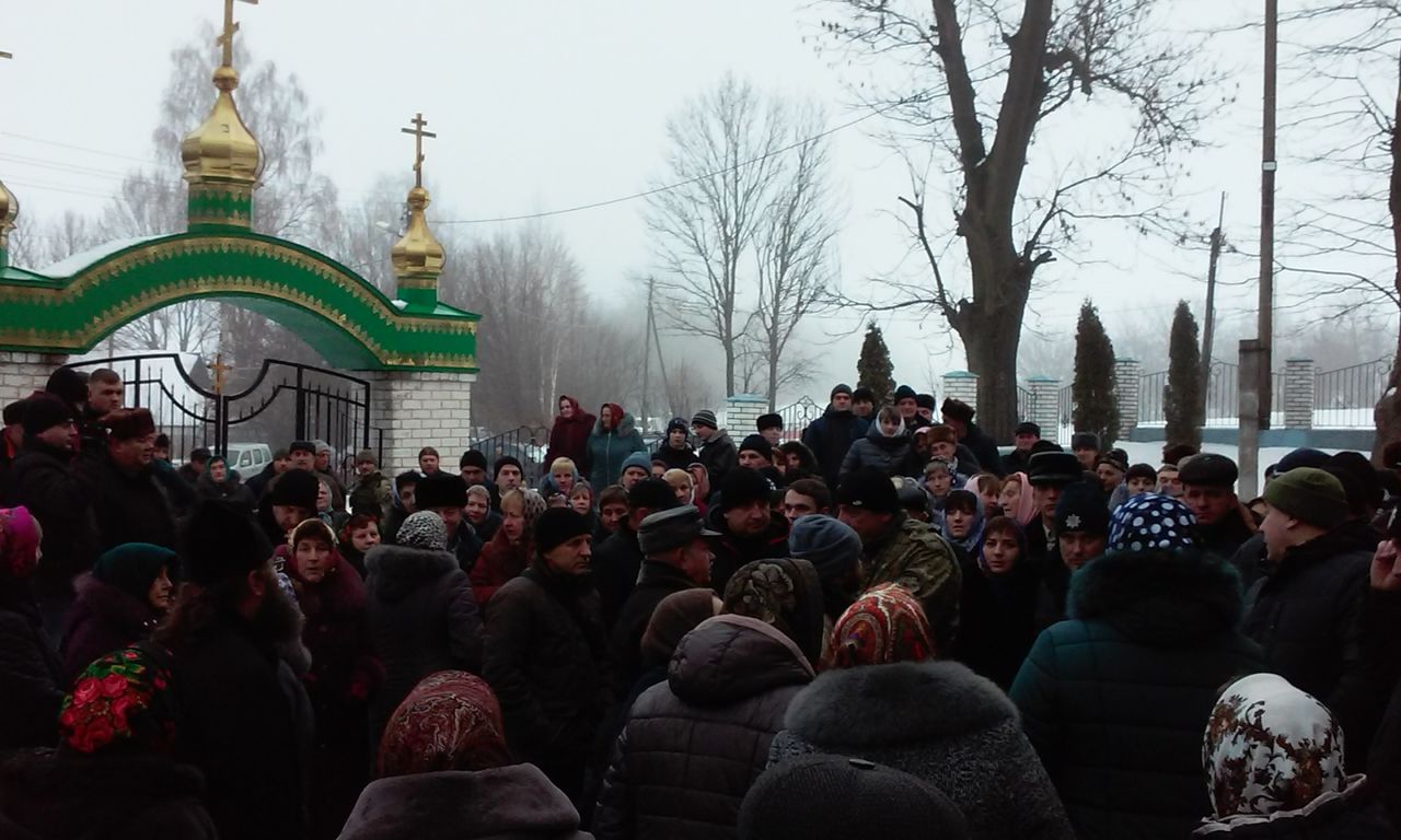 Украинская полиция вместе с радикалами избила священника канонической церкви