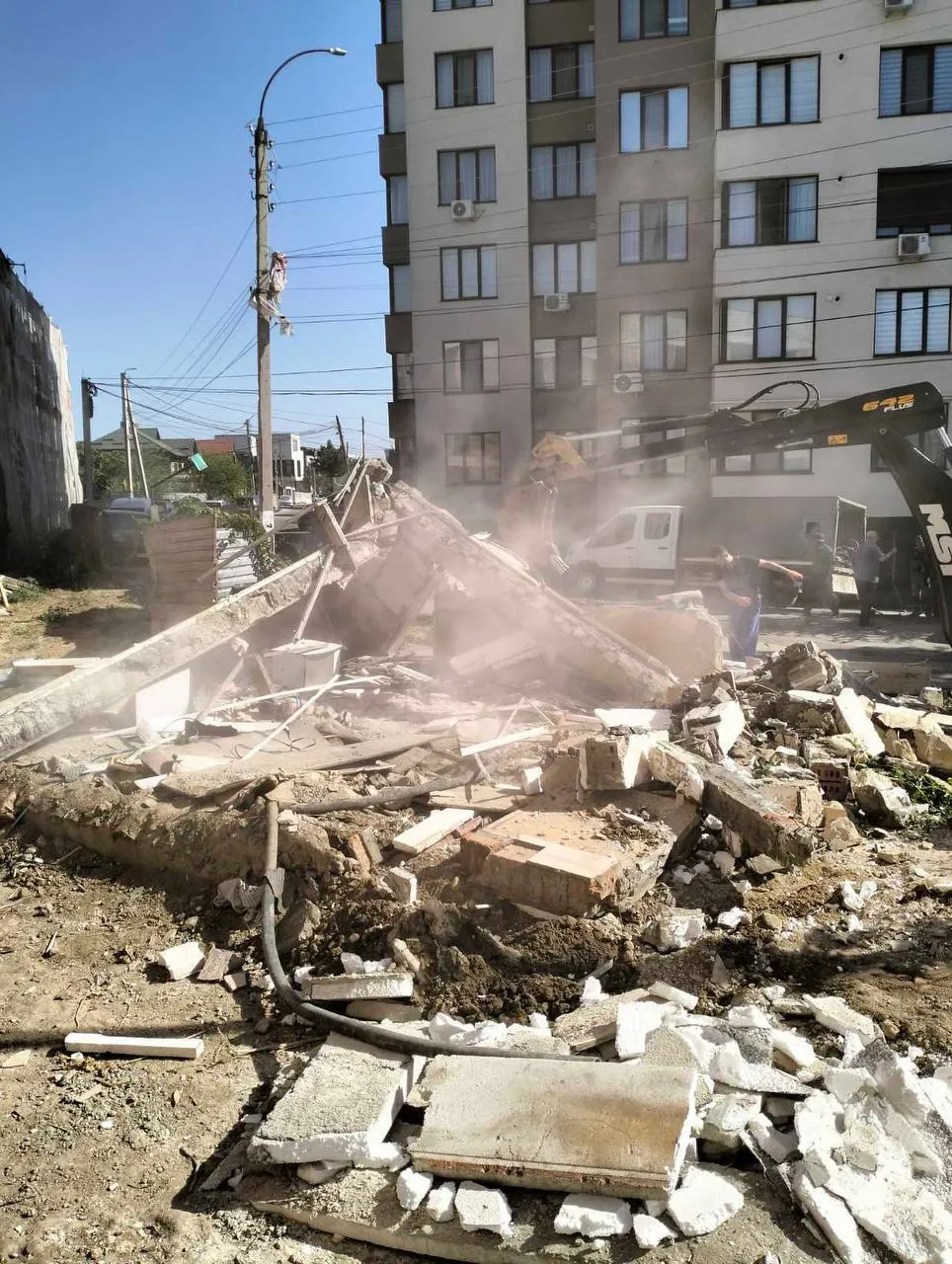 O construcție neautorizată, demolată în Capitală
