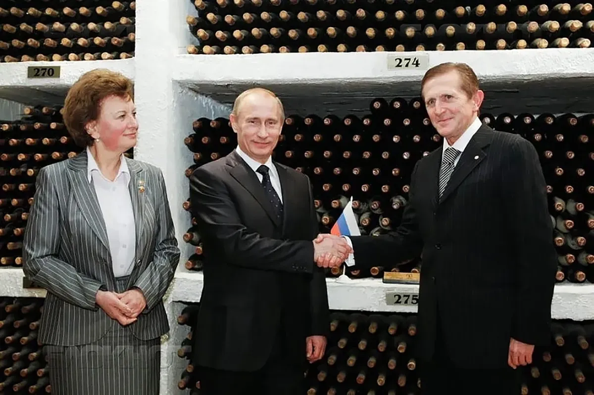 Colecția de vinuri a lui Putin de la Cricova, ascunsă într-un colț întunecat și sigilat