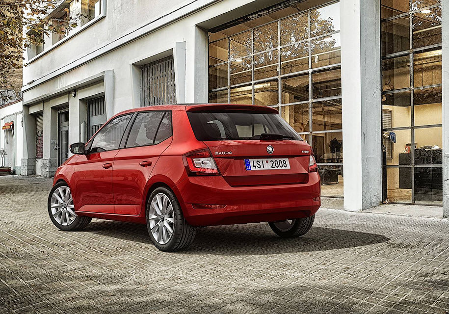 Компания Skoda рассекретила обновленную Skoda Fabia