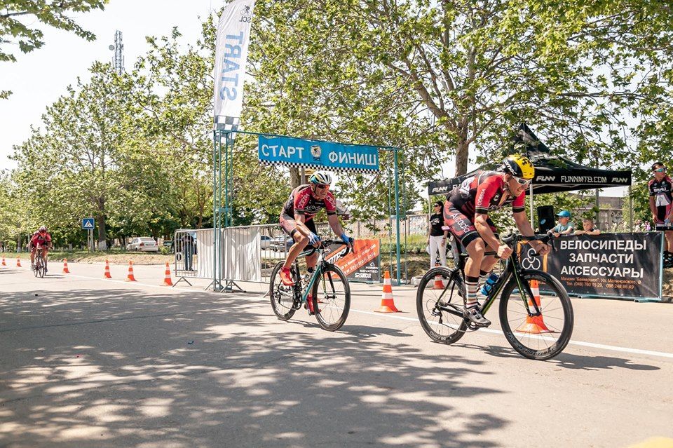 Велосипедисты из Украины и Молдовы сразились за Кубок мэра в Теплодаре