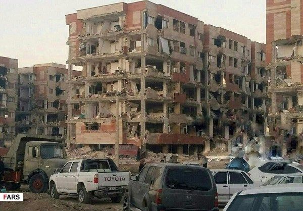 Число жертв землетрясения в Иране превысило 400 человек