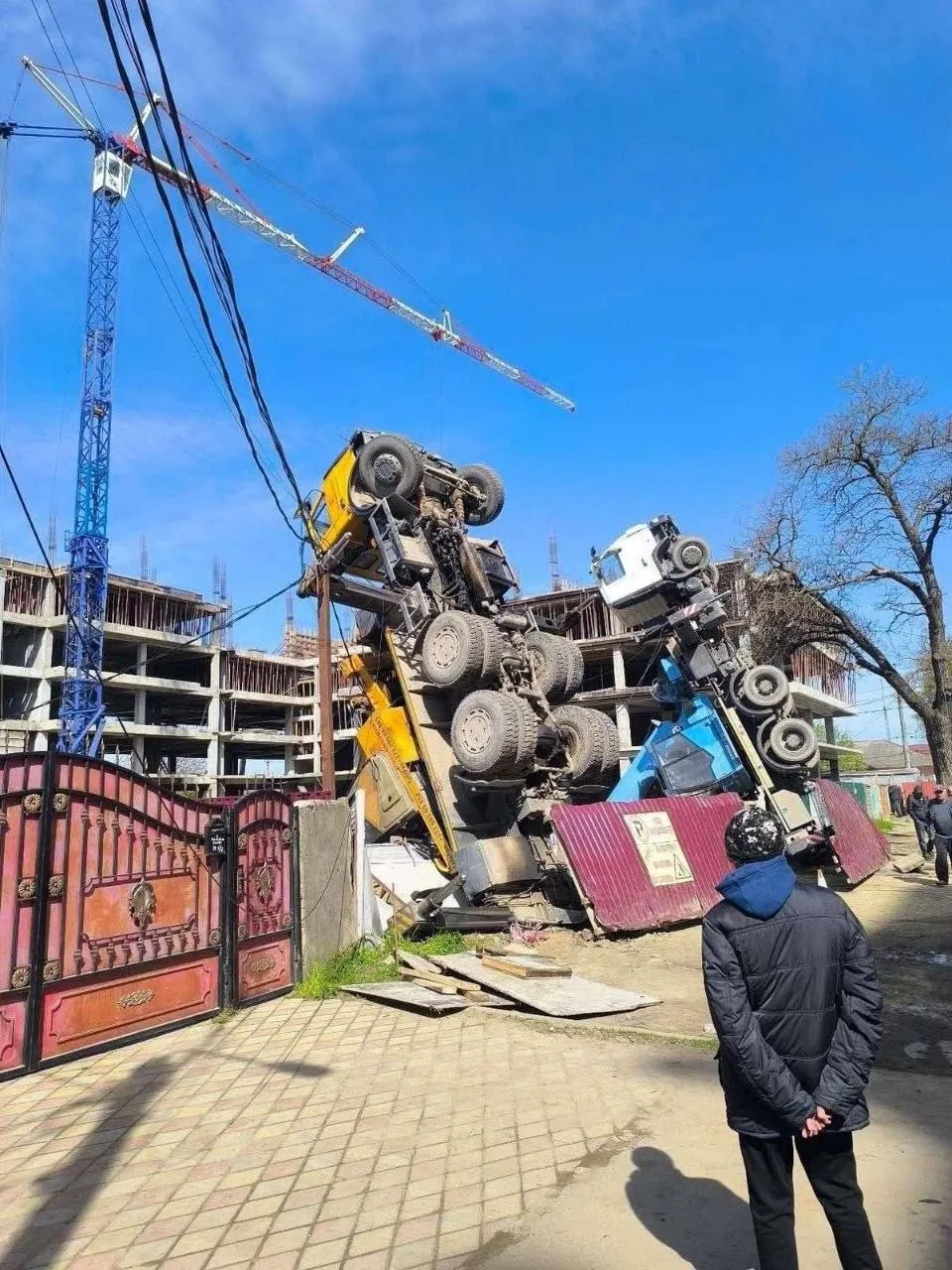 В Кагуле на стройплощадке опрокинулись два подъемных крана