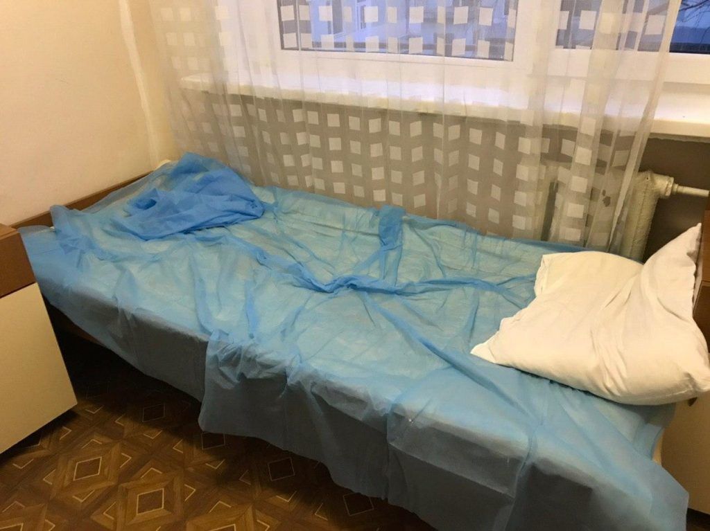 Пациент показал, в каких условиях находятся люди, которые проходят тест на коронавирус