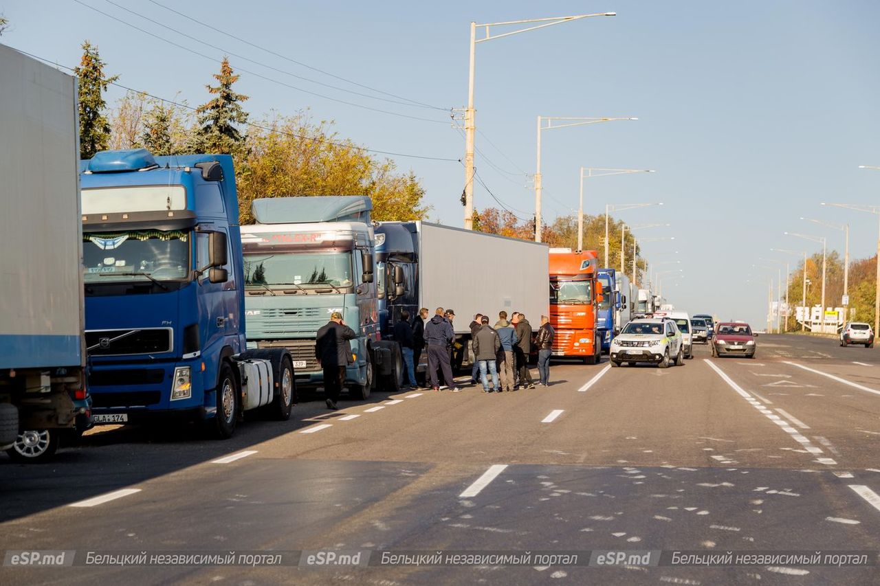 В Бельцах прошёл протест дальнобойщиков: Нам нужно кормить семьи