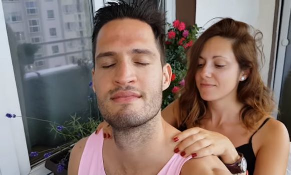 Povestea tânărului care a dormit în casele a peste 21 de femei agăţate pe Tinder, călătorind în acest fel prin toată Europa