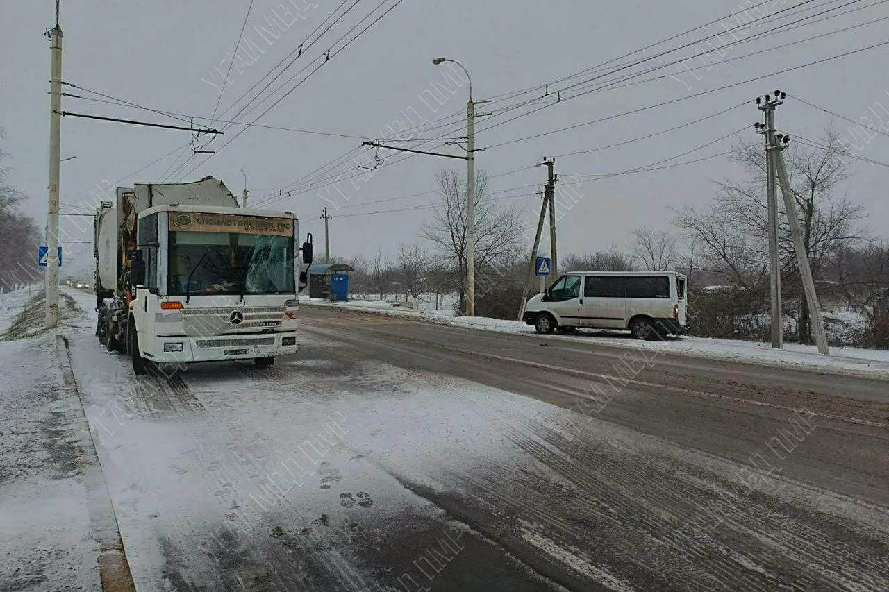 В Парканах на пешеходном переходе водитель грузовика сбил женщину