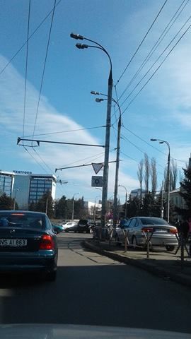 Двое столичных водителей не смогли поделить дорогу