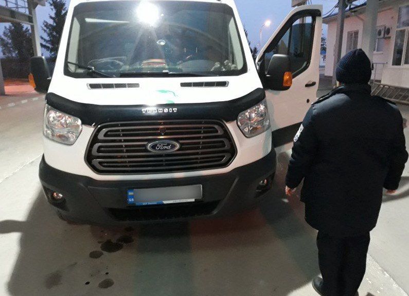 Украинец пытался вывезти из Молдовы заряженный пистолет