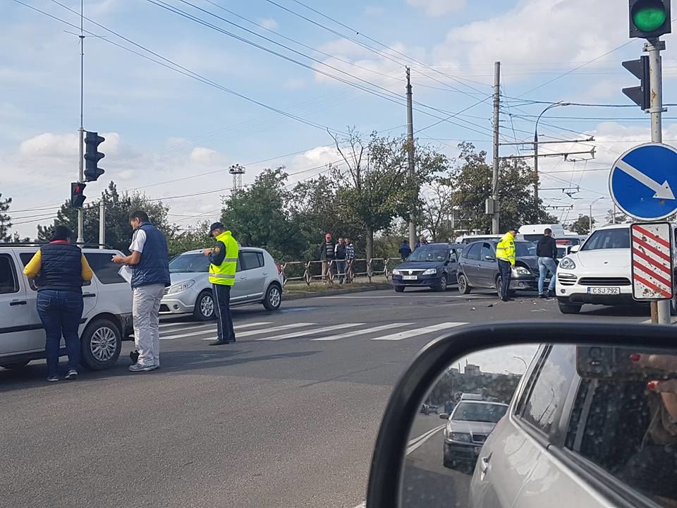 Из-за аварии на улице Петрикань образовалась километровая пробка